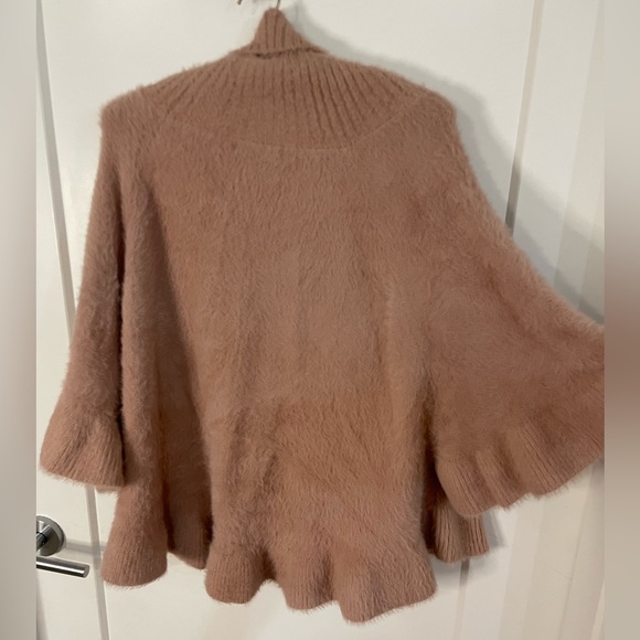 Anthropologie Falling Snow Eyelash Ruffled Turtleneck Poncho Dusty Pink OS - Picture 3 of 6